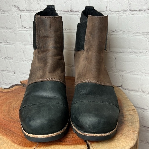 Sorel Addington Chelsea Boots - Picture 5 of 14